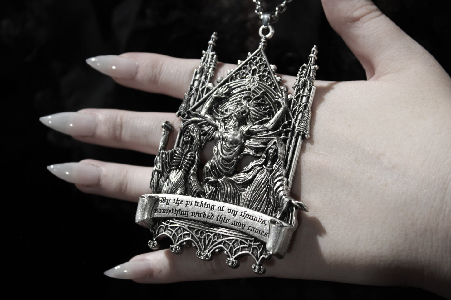 MACBETH - Mother of Hades X vampire freaks Cast Necklace