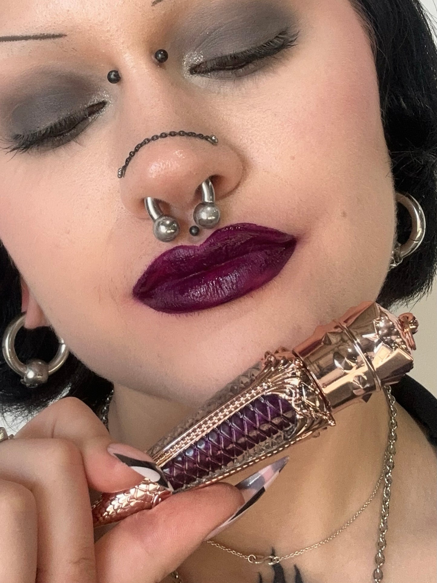 PURPLE GLITZ - Liquid luxe Velvet lipstick