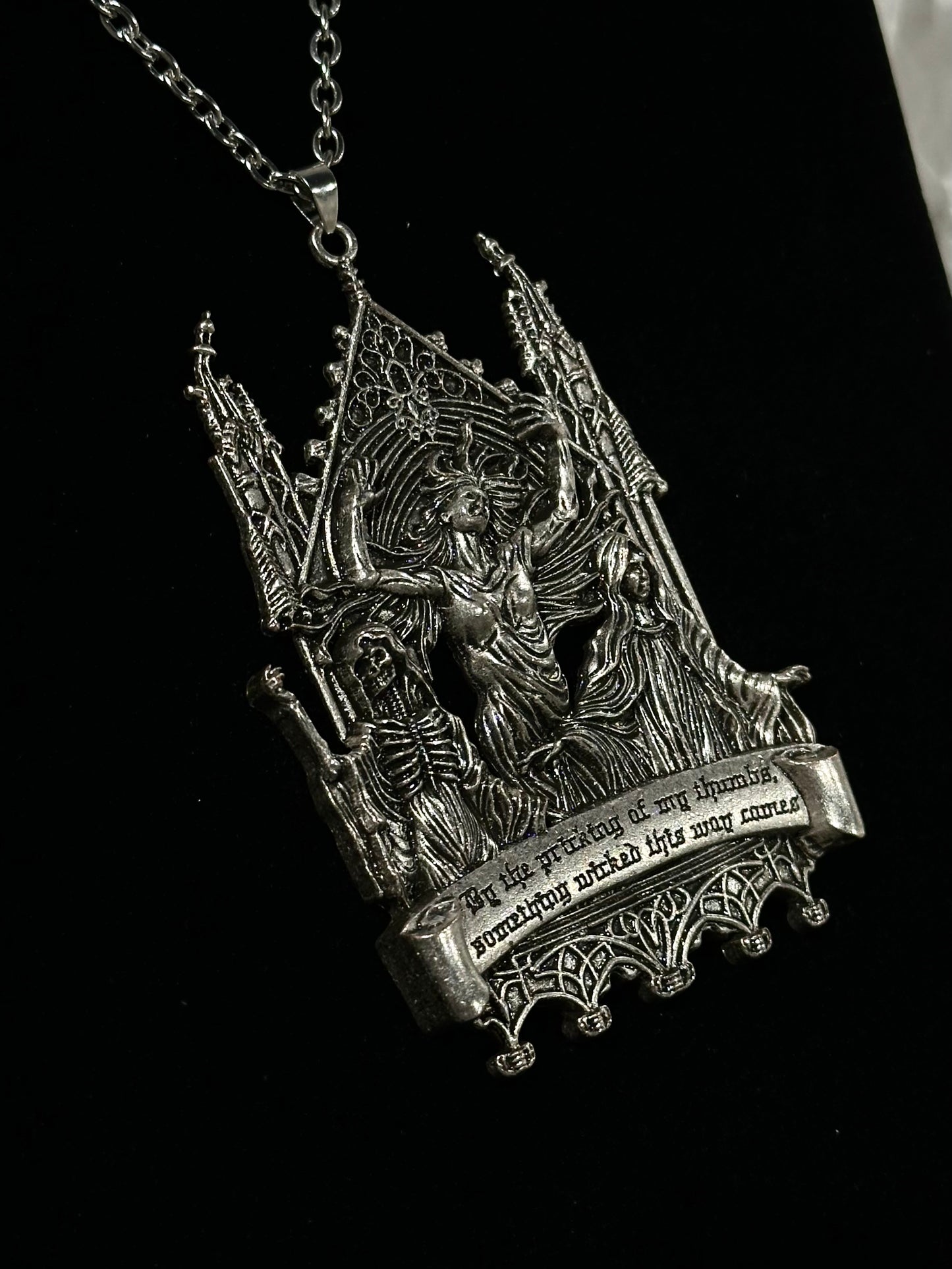 MACBETH - Mother of Hades X vampire freaks Cast Necklace