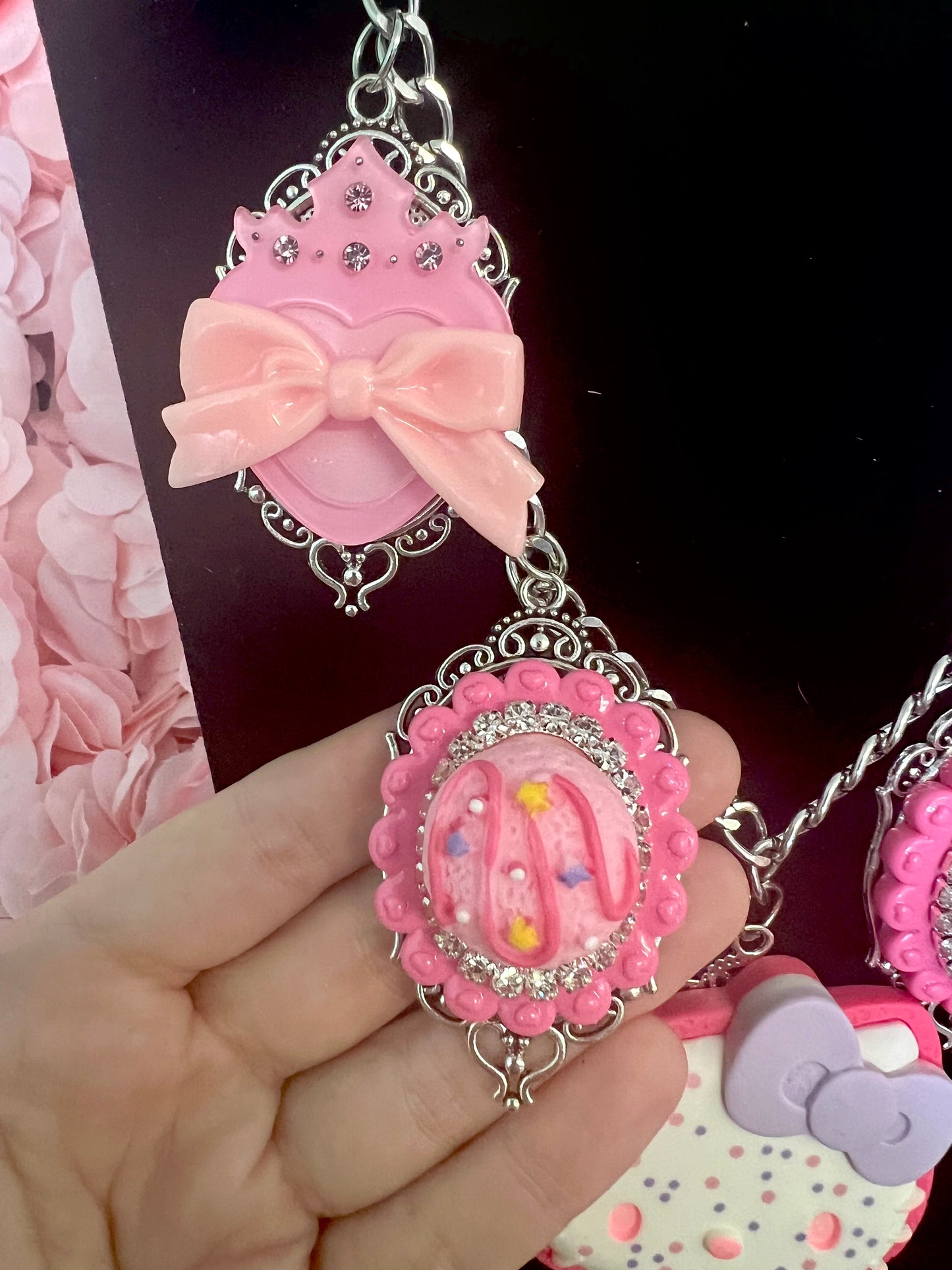 I SCREAM PARLOUR hello Kitty charm Necklace