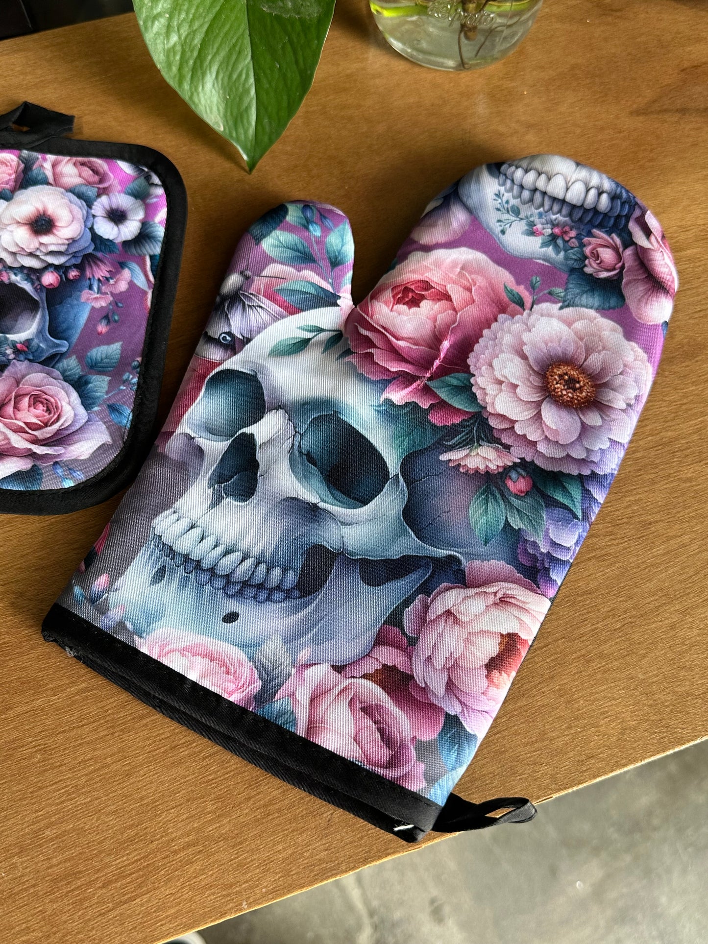 CEMETERY GARDEN - Oven Mitt Set