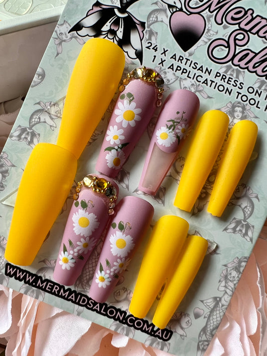 LAZY DAISY - Press-On Nail Kit