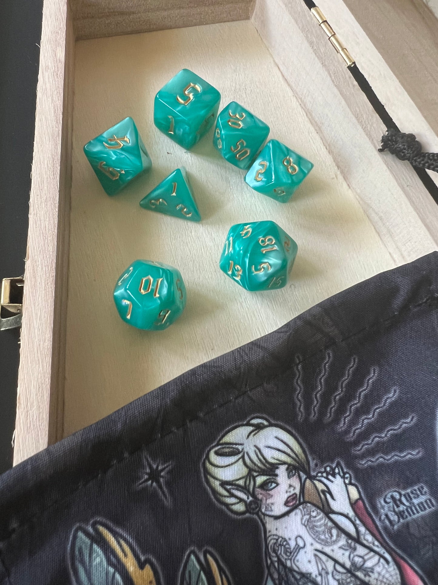 PRETTY IN POISON - Table top gaming dice set